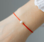 Bratara martisor cu doua bilute din aur14 k, miyuki rosu si perla de cultura M11 - imagine 2