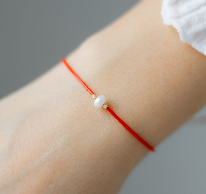 Bratara martisor cu doua bilute din aur14 k, miyuki rosu si perla de cultura M11 - imagine 2