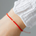 Bratara martisor cu o biluta aur 14k din snur rasucit  M9