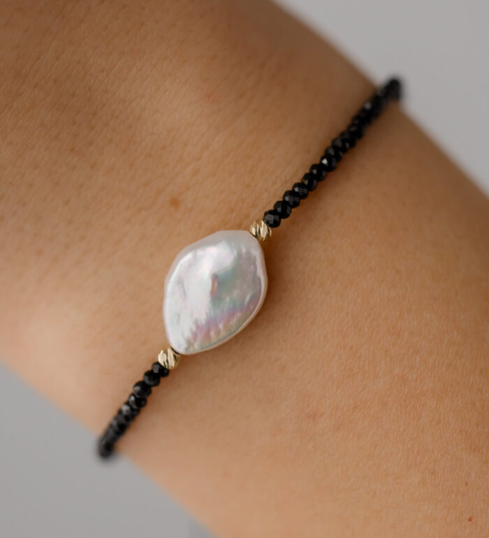 Bratara cu 2 bilute de aur 14k, perla de cultura baroc si piatra semipretioasa de spinel - imagine 1