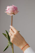 Bratara inimi duble de aur 14k pe snur rosu martisor - imagine 2