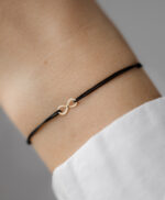 Bratara infinit mic de aur 14k pe snur negru