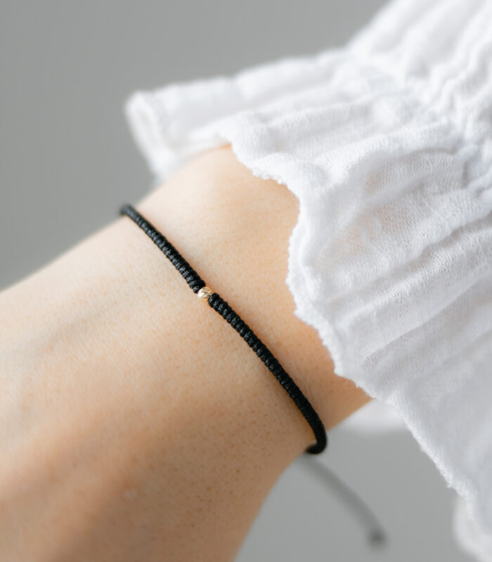 Bratara cu o biluta de aur 14k si snur negru impletit - imagine 2