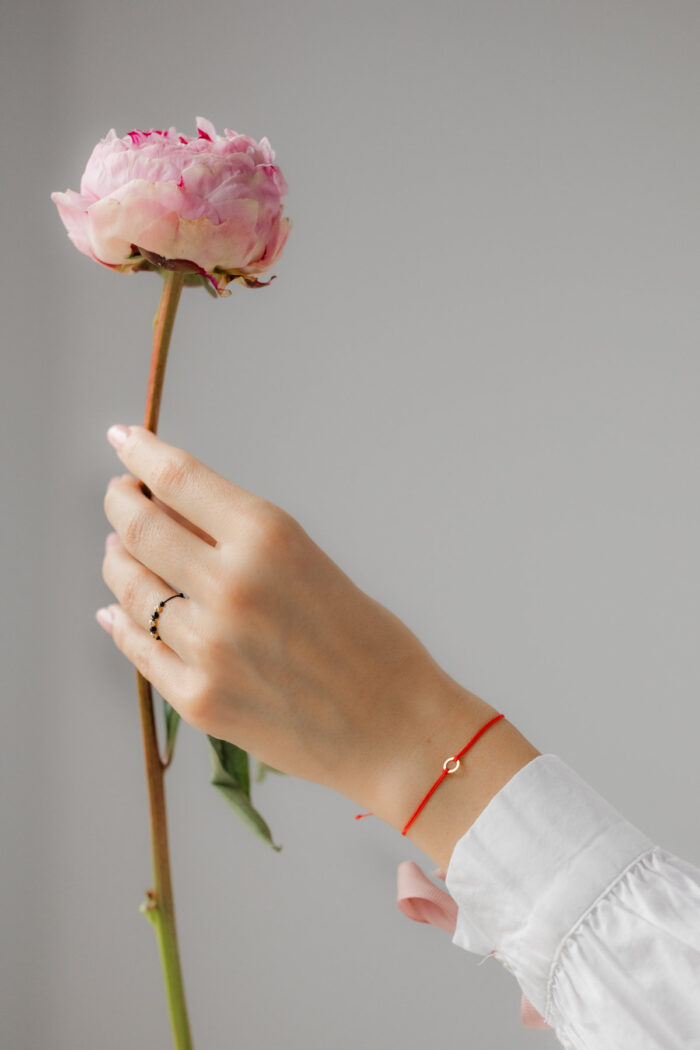 Bratara cerculet mic de aur 14k pe snur rosu martisor - imagine 2