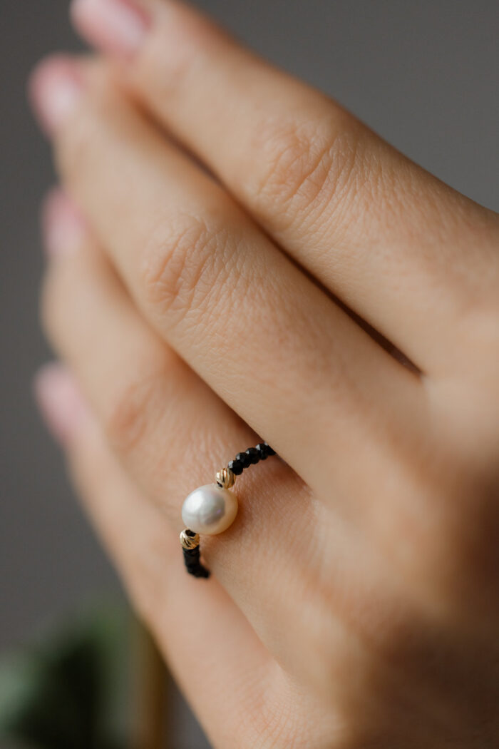Inel cu 2 bilute de aur 14k, perle de cultura si pietre semipretioase de spinel pe snur negru - imagine 1