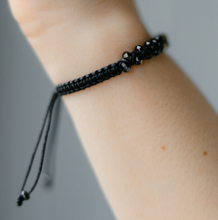 Bratara cu 2 bilute de aur 14k si piatra semipretioasa de spinel, model impletit pe jumatete - imagine 3