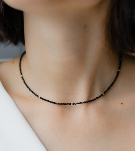 Colier cu 5 bilute de aur 14k si combinatie de spinel cu miyuki mat pe snur negru