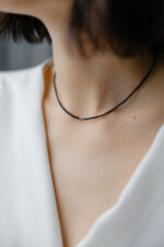 Colier cu 2 bilute de aur 14k si combinatie de spinel cu miyuki mat pe snur negru