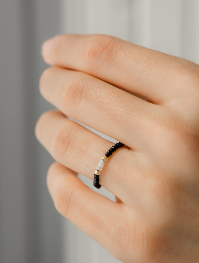 Inel cu doua bilute de aur 14k, piatra lunii si pietre semipretioase de spinel pe snur negru - imagine 1