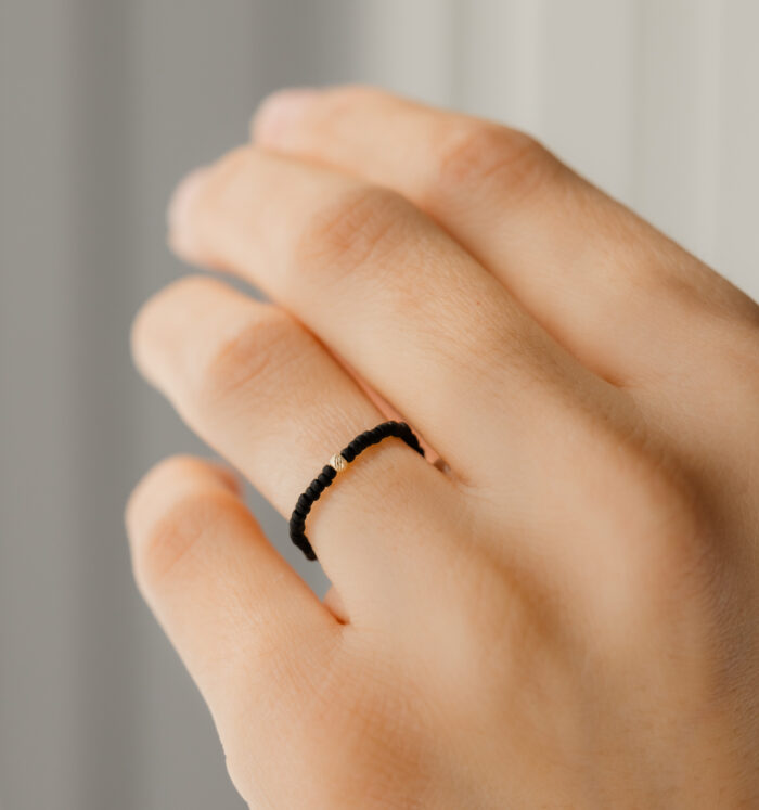 Inel cu o biluta de aur 14k si margele miyuki negru mat - imagine 1